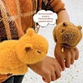 Miniatyrbillede 2 af 5: Capybara plys bamse papa cirkel anime fluffy bamser håndled kram bamse dukke legetøj（gul）
