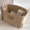 Miniatyrbilde 6 av 8: Oppbevaringskurv i filt med håndtak, sammenleggbar klesvask, snacks, leker, kleskurv for hjemmekontor, bjørnemønster, beige