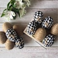 Miniatyrbilde 2 av 5: 5 stk/sett påskeegghengere med kontrastfarger og rutete trykk med stropp, realistisk eggstoffdeksel, dekorative gjenbrukbare påskeeggedekorasjoner, leker E