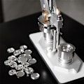 Miniatyrbillede 2 af 5: 600 stk. knapfremstillingsmaterialer 25 mm/1 tomme knapnål-fremstillingssæt metalmærkedele til knap M