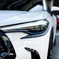 Miniatyrbilde 5 av 5: Foran Lyktdeksel Garnityr Stripe Øyenbryn Deksel Trim Klistremerke for 2020 2021 2022