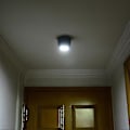 Pikkukuva 3 / 5: Ulkokäyttöön tarkoitettu seinävalaisin liiketunnistimella | 1000 lumenin LED | Akulla toimiva johdoton valaistus | 360 astetta kääntyvä ja kallistettava