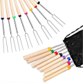 Miniatyrbilde 1 av 2: Grillgafler Sett med 8 Marshmallow Grillpinner Uttrekkbare Rustfritt Stål 81 cm U-formet Pølsegaffel med Trehåndtak Grillspyd For Ca