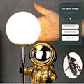 Miniatyrbillede 4 af 4: Sød Natlampe, Astronaut Harpiks Bordlampe med Varmt Skær, Perfekt til Børneværelse, Vuggestue, Legeværelse, Glødende Dekoration til Soveværelse, Egnet til Alle A
