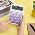 Miniatyrbillede 3 af 5: Mekanisk bordregner, søde regnemaskiner med store knapper og 12-cifret stort LCD-display, skrivebord