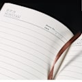 Miniatyrbillede 3 af 5: Rejsendes notesbog - Kompakt letvægts A5 journal med tre sektioner og elastiklukning - Perfekt til backpacking, vandreture og eventyr (be