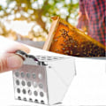 Miniatyrbilde 2 av 5: Bikube Dronning Klips Bienehold Verktøy Dronning Biene Fanger Bur Bieneholder Fangst Apiculture Bienehold Cl