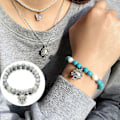 Miniatyrbilde 4 av 5: 2 stk Angst & Stress-Reduserende Armbånd, Gløder I Mørket Lotus Yoga Healing Stone Armbånd, Lysende Glødende I Mørket Måne Lotusblomst Formet Charm Armbånd