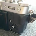 Miniatyrbild 2 av 5: Bakre tumgrepp i gummi för Fuji Fujifilm X-T10 X-T20 kamera reservdel