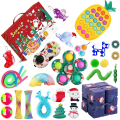 Pikkukuva 1 / 5: Uusi adventtikalenteri 2021 Joululelu lapsille Lähtölaskentakalenteri 24 päivän joululelut Christmas Push Bubbles Lelupakkaus Lahja Noel violet
