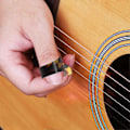 Miniatyrbild 3 av 5: 4 Stycken Tumme Finger Gitarrplektrum Celluloid Mediator Tumplektrum För Akustisk Elektrisk Gitarr Tjock