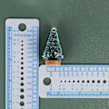 Miniatyrbild 4 av 5: Parti 12 flaskborstar i form av julgranar, små julgranar, miniträd för konstnärliga projekt, julkakor och presenter Grön/Vit