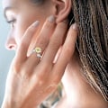 Miniatyrbillede 2 af 5: Fidgetringe til Angst for Kvinder Solsikke Initialbogstav Spinner Ring Åben Justerbar Ring CZ Ringe Daisy Stressaflastende Ring Smykker Gave til Kvinder