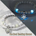 Miniatyrbilde 2 av 5: 2 stk Angst & Stress-Reduserende Armbånd, Gløder I Mørket Lotus Yoga Healing Stone Armbånd, Lysende Glødende I Mørket Måne Lotusblomst Formet Charm Armbånd