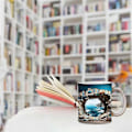 Miniatyrbilde 1 av 5: 3D Bokhyllkrus 33 cl - En bibliotekhyllekopp, bibliotekhyllekrus, kaffekrus for bokelskere, design