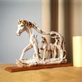 Miniatyrbillede 3 af 5: Skrivebordsfigur Delikat Håndværk Flot Kunstværk Mikroindretning Stående Galoperende Hest Resin Statue til Hjemmet