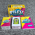 Miniatyrbillede 3 af 3: Engelsk version af Piles! Et tempofyldt alle-mod-alle kortspil