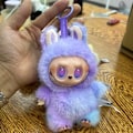 Miniatyrbild 1 av 2: labubu gåva tre generationer labubu vinyl docka kläder nyckelring Purple
