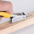 Miniatyrbillede 3 af 5: Hæfteklammefjerner, Hurtigfjerner til Fjernelse af Hæfteklammer, Stålkonstruktion, Møbelpolstring Løfter/Professionel Metalfjerner Gummieret Hæfteklammefjerner Værktøj