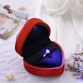 Miniatyrbillede 4 af 5: LED Ring Box Bryllup Hjerteform Fløjl Ring Box Bryllup Ring Box Smykker Ring Gaveæske til Ægteskabsforslag Forlovelse Valentinsdag