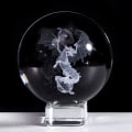 Miniatyrbilde 1 av 4: 3D Krystallkule 60mm Gravert Drage Gave til Drageelskere Drage Samleobjekter Glasspynt Midtstykke med Krystallstativ Gaver