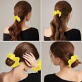 Miniatyrbild 4 av 5: 2 st hårscrunchies, stora sammetsscrunchies, stretchiga hårsnoddar mjuka hårband hästsvanshållare sovande spårlös frizzförebyggande (gul) Yellow