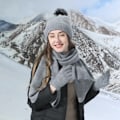 Pikkukuva 2 / 3: Hattu, huivi ja hanskat - Naisten talvihatut 3-osainen kaula lämmitin ja hanskat hattu hanskat huivi Gray