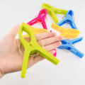 Miniatyrbilde 3 av 5: 8 stk fargerike klesklyper for strandhåndklær, store klesklyper i plast for klesvask, tepper, bassengstoler, hold håndkleet ditt fra å blåse bort 4 farger