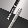 Miniatyrbilde 3 av 5: Fyllepenn | Matt sort med kromdetaljer | 0,5 mm medium spiss Matte Black