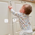 Pikkukuva 5 / 5: Jääkaapin lukko lapsiturvakoodilla, ikkunalukko liimalla ovien, kaappien ja komeroiden lukitsemiseen, 2 kpl, valkoinen