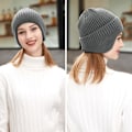 Miniatyrbillede 2 af 4: Vinterhue til kvinder, strikket hue med øreklapper til mænd, bløde huer termiske, vinterhue unisex, varm chunky hue med manchet Gray