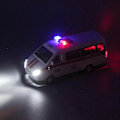 Pikkukuva 4 / 5: Uusi seosvetävä 1:32 ambulanssipakettiauto, pelastusajoneuvolelut, lasten pakettiautolelut, simulaatioääni ja valo Leikkiautot red