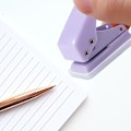 Miniatyrbillede 3 af 5: 3 stk. enkelt hulstans, mini hulmaskine med kapacitet til 10 ark, enkelt hulstans til papir, 3 farver