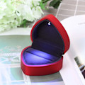 Miniatyrbillede 5 af 5: LED Ring Box Bryllup Hjerteform Fløjl Ring Box Bryllup Ring Box Smykker Ring Gaveæske til Ægteskabsforslag Forlovelse Valentinsdag