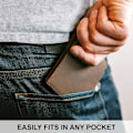 Miniatyrbild 4 av 5: Plånbok i toppskiktsläder för män | Bifold, extra kapacitet med 2 ID-fönster | Extra stark sömnad | Smal sedelhållare med 8 kortplatser - Brun