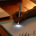 Miniatyrbillede 3 af 4: 4 stk. lysende spidspenne metal kuglepen med lys LED-belyst pen sort ind