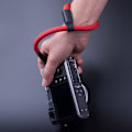 Miniatyrbild 3 av 5: Kamerarem i handled kompatibel med Sony A6400 A6000 A6300 A6500 RXIR II RX10 IV X100F X-T30 X-T4 X-T3 X-T20 X-T2 X100S E-M10 Mark II III M5 Coffee Red