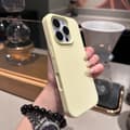 Skal till iPhone 13 Pro Flytande Silikon Gul Noz17289