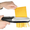 Pikkukuva 1 / 5: Sähköinen paperisilppuri - Kannettava/Kompakti - Paperisilppuri - Nopea leikkaus - Virtalähde: Akku/USB - 26 x 8 CM