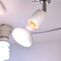 Miniatyrbillede 4 af 4: E27 Roterbar Reptil Pet Clip Varmelampe Pære Base Fatning Holder 300W 110-240V EU-stik