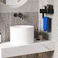 Pikkukuva 4 / 5: WC-paperitelineen seinäkiinnike mustana, seinään kiinnitettävä WC-paperiteline pesuhuoneisiin ja keittiöihin