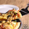 Pikkukuva 4 / 5: Piirakka- ja pizzalapio - Ruostumaton teräs - Hopea ja musta - 25 cm -