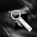 Miniatyrbillede 2 af 5: Kør sikkert nøglering bogstaver print vinge vedhæng nøglering ring DIY taske ornament