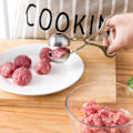 Miniatyrbild 5 av 5: Perfekta kötbullar - Kötbullar, en stor, en liten, två stycken
