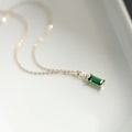 Miniatyrbillede 3 af 5: Baguette CZ Pendant Halskæde | Belagt Sterlingsølv | Smaragd B