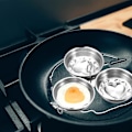 Miniatyrbild 3 av 4: Äggkokare i rostfritt stål med non-stick formar | Multifunktionell äggkokare för perfekta pocherade ägg, pannkakor och mer | Äggformkokare