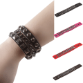 Miniatyrbillede 1 af 3: Sort læderarmbånd med kæde, pyramide og runde nitter