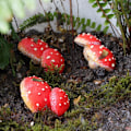 Miniatyrbillede 2 af 5: 3 stk. Miniature Svampefigur i Resin, der Lys i Mørket