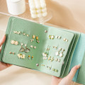 Miniatyrbillede 2 af 4: Praktisk Ørering Opbevaring Lille Bog Øre Opbevaringsposer Smykkeæske Smykke Organizer Ørering Display Case, Grøn