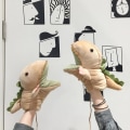 Miniatyrbild 3 av 5: 1 par dinosauriehandskar tecknad realistisk tyg öppen mobil mun hand